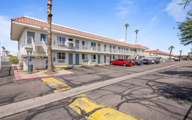 Super 8 by Wyndham Phoenix I-17