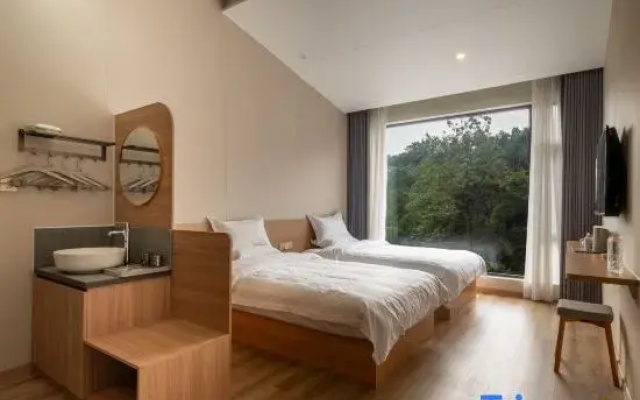 Yunshan Lan Feng Homestay (Yangshuo Xianggong Mountain Scenic Area)