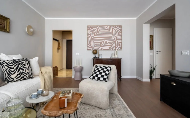 Views of all the Palaces 2BR Stunner