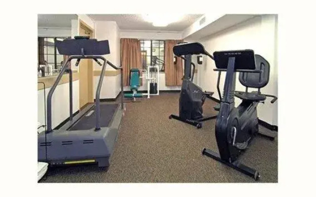 Days Inn by Wyndham College Station University Drive