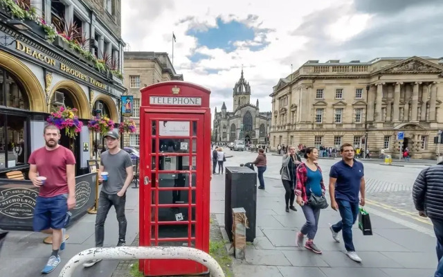 Ultimate Location! Royal Mile 1-bed