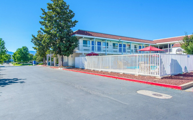 Motel 6 Redding, CA - South