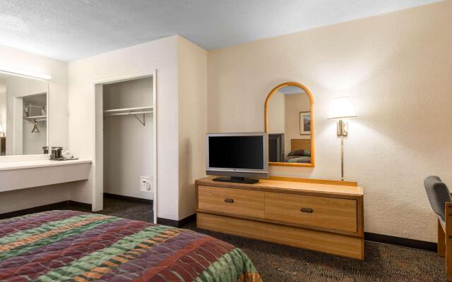 Rodeway Inn & Suites