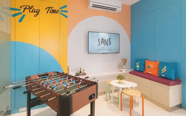 Sans Hotel at One JD Makati by RedDoorz
