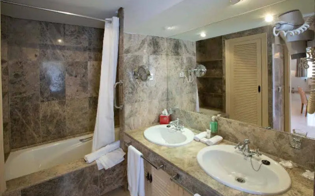 Las Lomas Village – Luxury Apartments