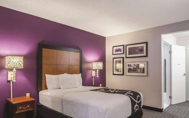 Howard Johnson by Wyndham Sacramento Downtown