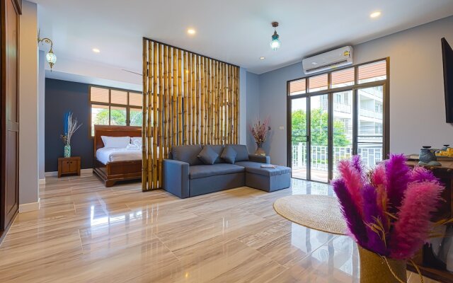 Pool villa  4 BR walking to Beach HV