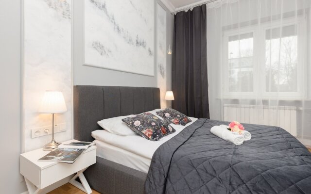 Warsaw 2 Bedrooms Apartment by Renters