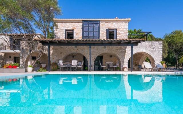 580m² Homm Luxurious Seaside Residence in Syvota, 14 ppl