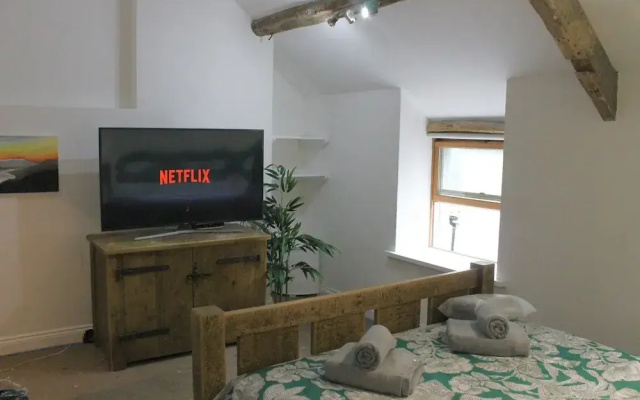 Brackendale Luxury Townhouse, hot Tub,sauna, Games