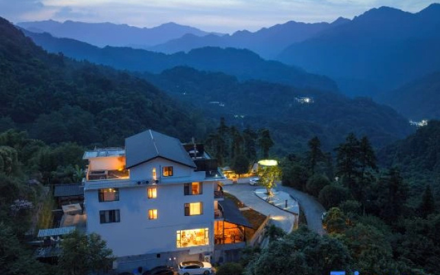 Pure Cloud Hotel