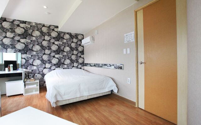 J hotel