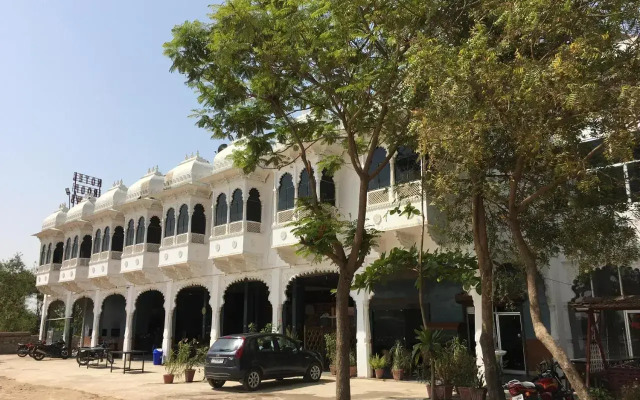 Roop Shree Hotel