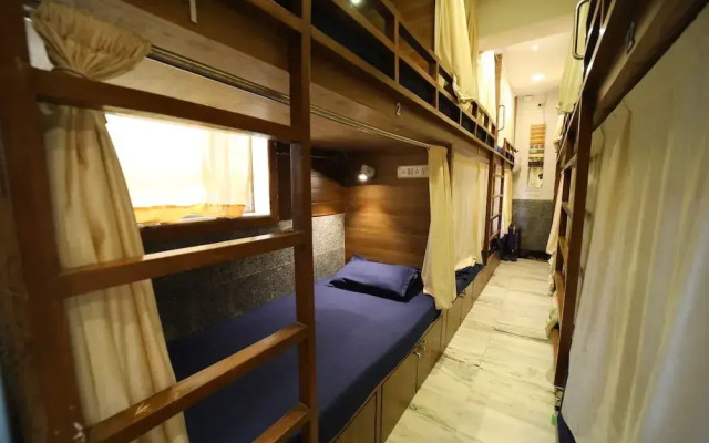 MAPLE SOCIAL HUBZ - Hostel