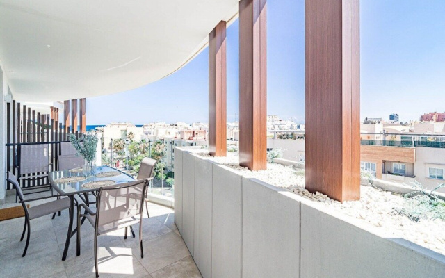 Inf26h- Comfortable and Spacious City Apartment