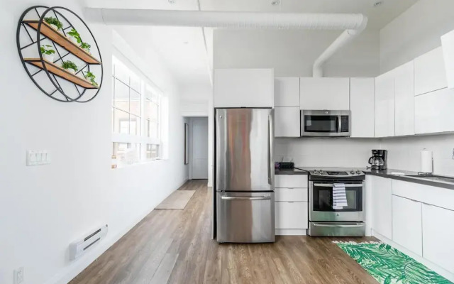 Grand 2Br Dundurn Loft Rooftop Terrace With Sunbeds Parking Gym