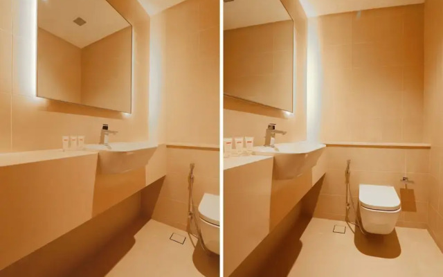 OYO Home 258 1BHK Marina Gate 2