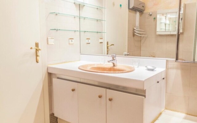 11 Alexandre III Apartment 2