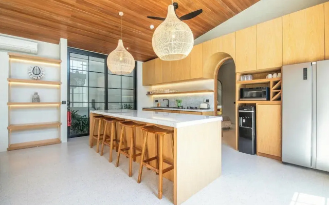 Bohemian Lush 5BR Retreat, 5 Mins to Bingin Beach
