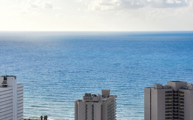 Tower Sea View Luxury 32 Floor Apartment