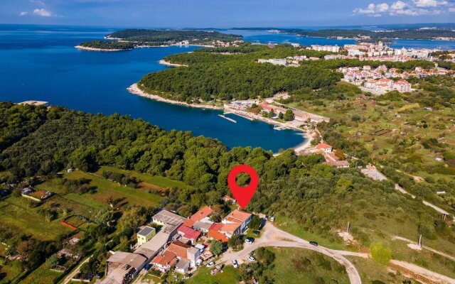 Nice Apartment in Pula with Hot Tub & 2 Bedrooms
