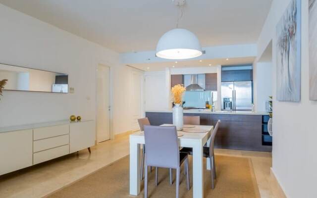 w Amazing 1BR With Balcony in YOO