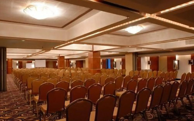 Peninsula Grand Hotel