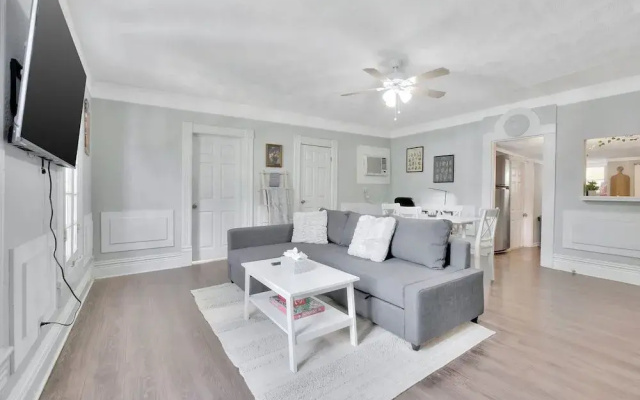 Le Chateau on Bayshore
