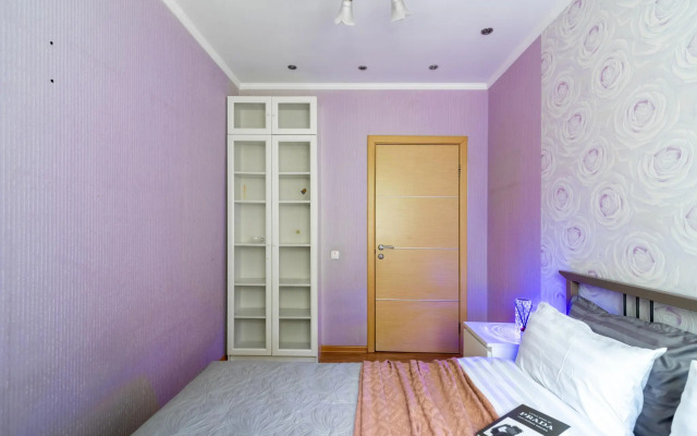 Bon voyage на улице Судакова