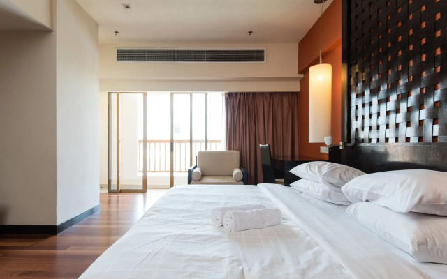 W Studio Resort Suites at Pyramid Tower