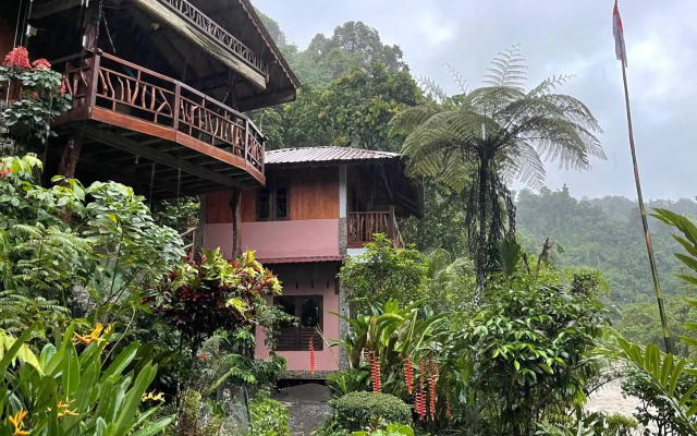 Kupu Kupu Garden Guest House & Cafe