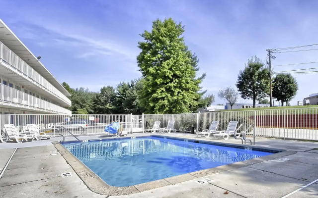Motel 6 New Cumberland, PA - Harrisburg - Hershey South