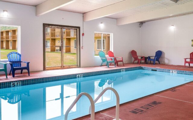 Clarion Inn & Suites Stroudsburg - Poconos