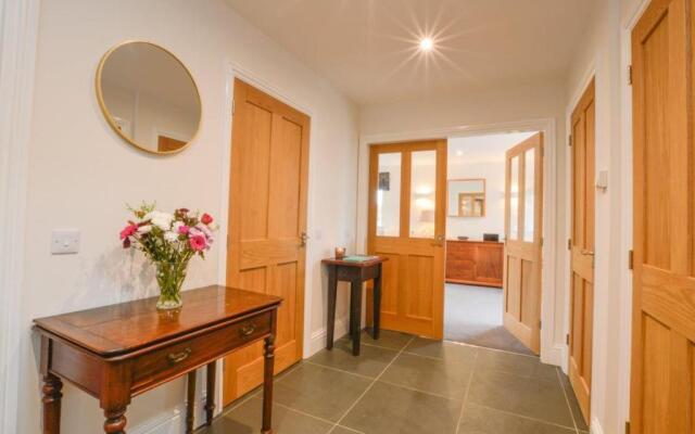 Blackmount House
