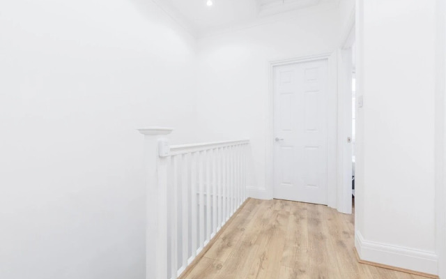 Modern & Spacious 3BR Terraced House