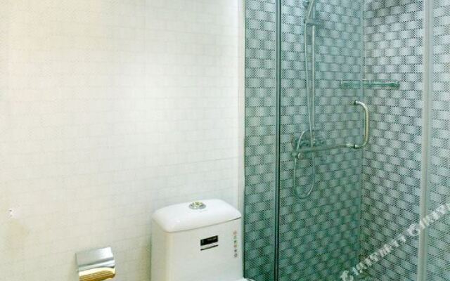 Liaoyang Qianyuelong Holiday Hotel