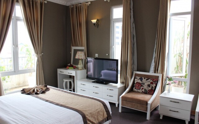Cherry Hotel I