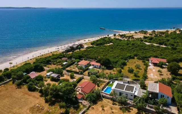 Villa for two Person With Pool in Peroj