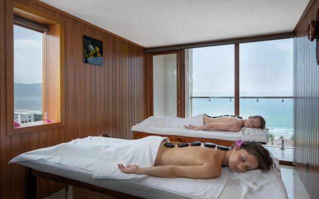 Sunny Ocean Hotel & Spa