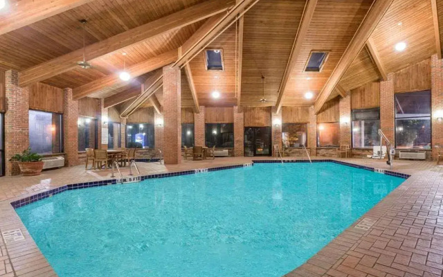 Baymont Inn & Suites LaGrange