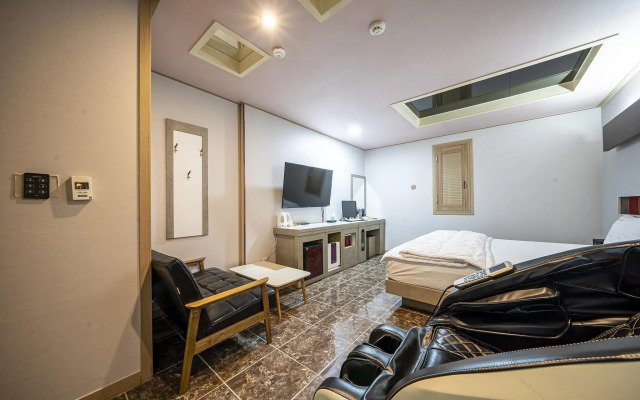 Evian Drive-in in Daejam-dong Pohang