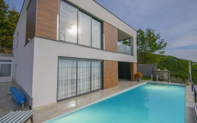 Royal Villa 2