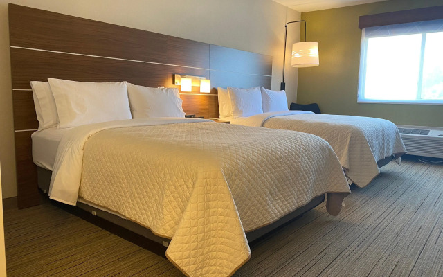 Holiday Inn Express & Suites Mountain View Silicon Valley, an IHG Hotel