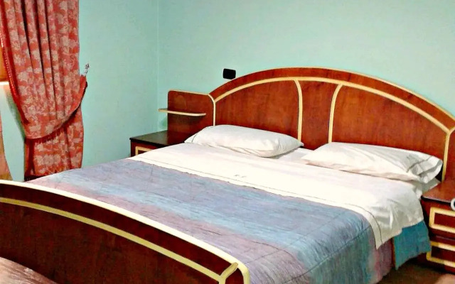 Meg Klaus Hotel