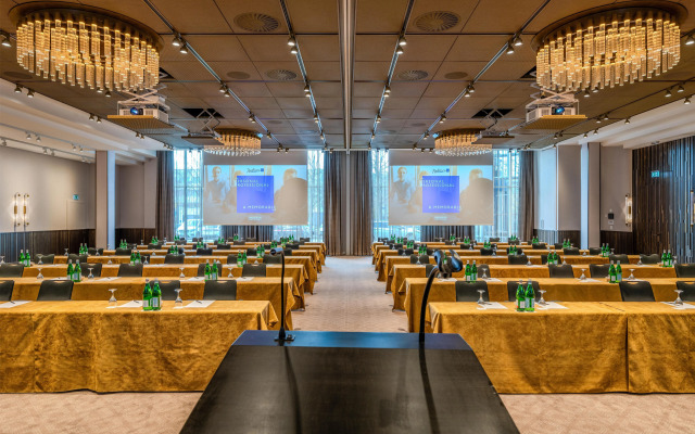 Radisson Blu Senator Hotel