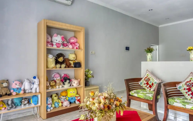 Parisya Jogia by Reddoorz