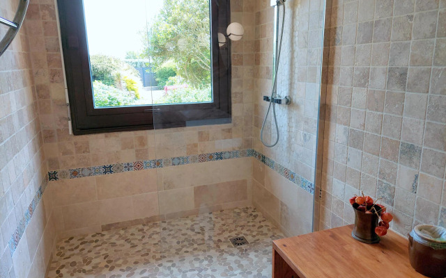 Holiday Home With Jacuzzi, Guisseny