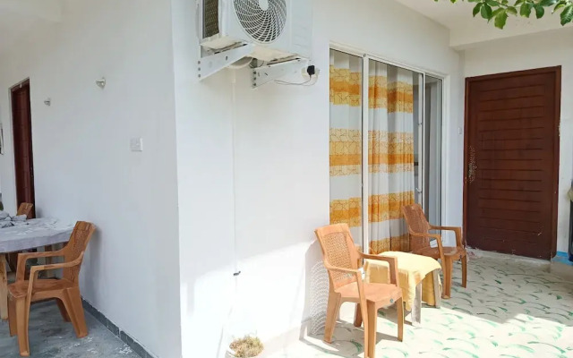 Ella Delightful Surround