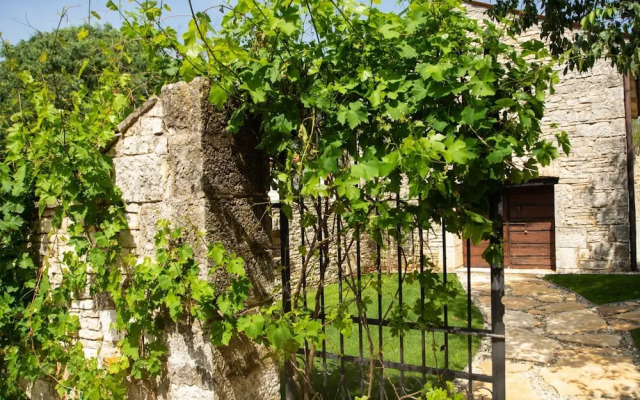 The Poolside Stone House in Bale
