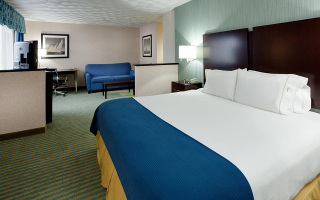 Holiday Inn Express and Suites by IHG